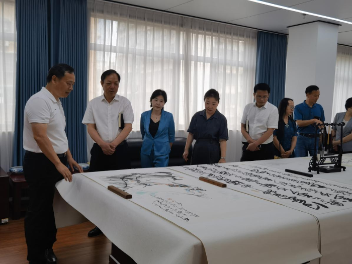 省委党史研究院刘启峰院长一行来省文史研究馆调研座谈