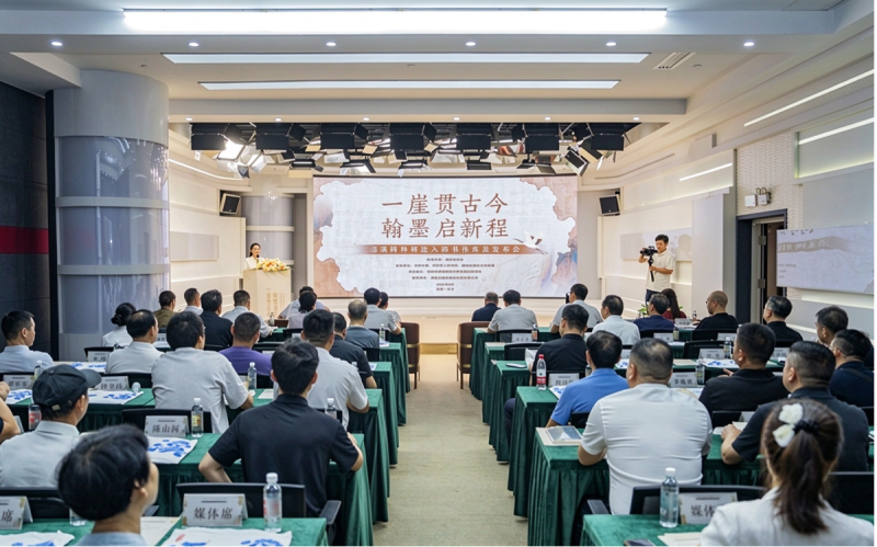 鄢福初馆员受聘担任祁阳市浯溪碑林摩崖石刻新区艺术顾问