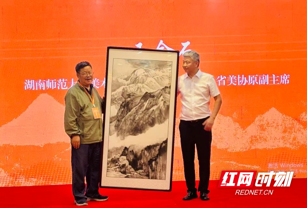 王金石馆员参加“潇湘溯源”采风写生活动并向双峰县图书馆捐赠作品